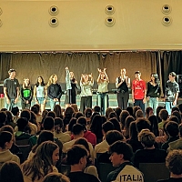 Erfolgreiche Premieren der 10. Klassen DS-Kurse im Theater Strahl