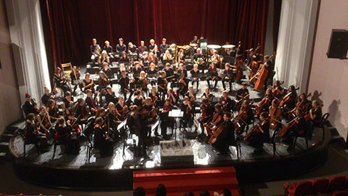 Jugendsinfonieorchester im Konzertsaal der Universität der Künste,
 Tirana,
 Albanien (2015)
